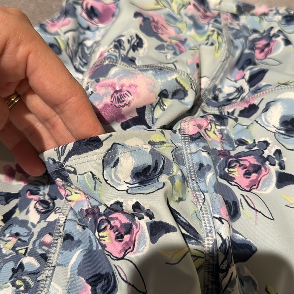 Vera Bradley Active Wear‎ Large Leggings- Blue with Pink Flowers - Picture 8 of 8